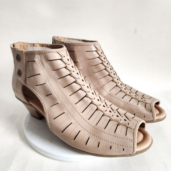 Earth Cottagecore Laced Beige Neutral Leather Shoes Cutout 2" Block Heel 9 Wide - Picture 2 of 11